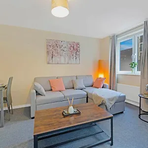modern-spacious-2-bedroom-serviced-apartment-next-to.edinburghhotelsuk.org/